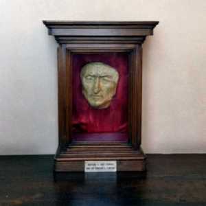 Topeng kematian Dante - dimana para wisatawan dapat melihat raut muka asli dari penyair Dante